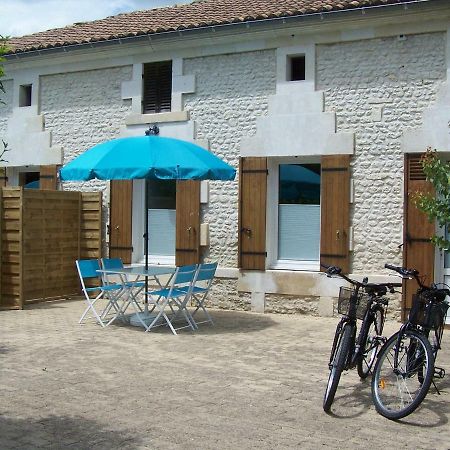 Chez Jousseaume Chambre D'Hotes Et Gites Saint-Ciers-Champagne Экстерьер фото